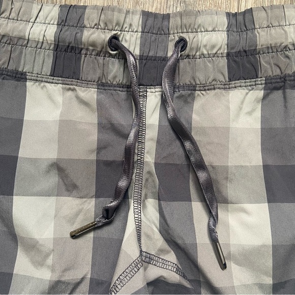 Lululemon Plaid Women's Athletic Shorts in Gray - Picture 4 of 12